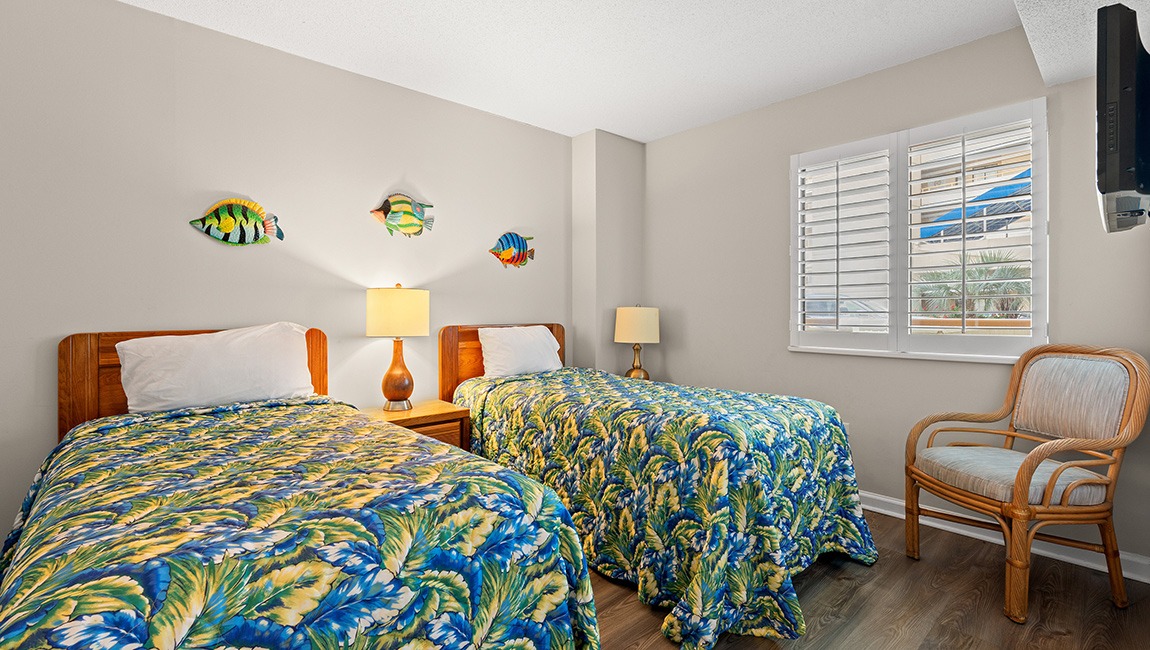 Bedroom with 2 beds